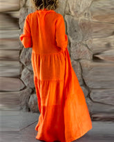 Enfärgad iögonfallande maxiklänning